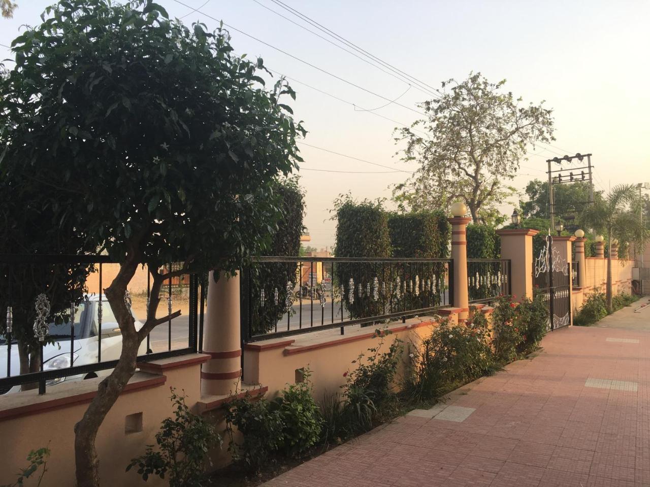 Shiv Hotel And Joe'S Bar & Restaurant Jandiala 外观 照片